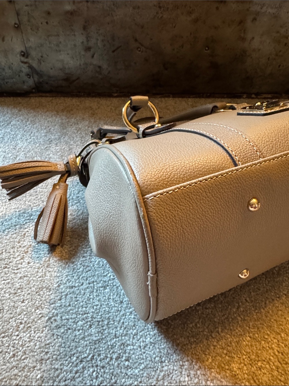 Dooney & Bourke small Sorrento satchel in taupe with strap - Picture 6 of 13